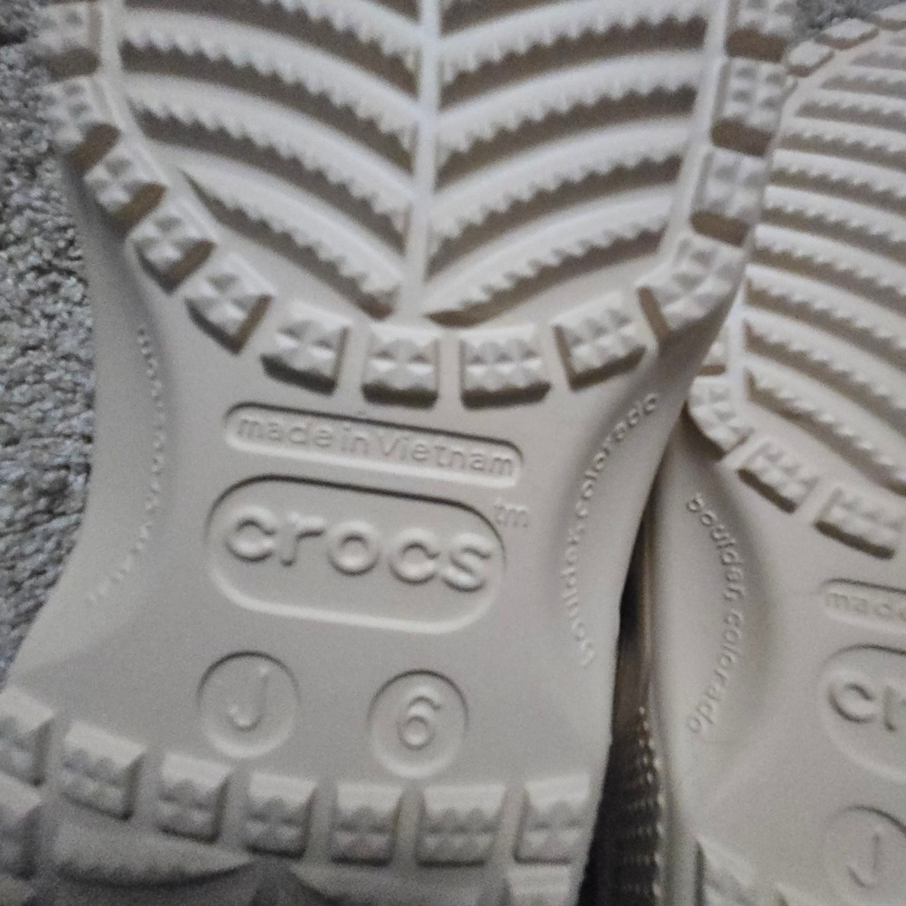 Crocs Classic Clog Kids J6 Women 8 Shiitake Beige New With Tags slip on shoe - Picture 5 of 6